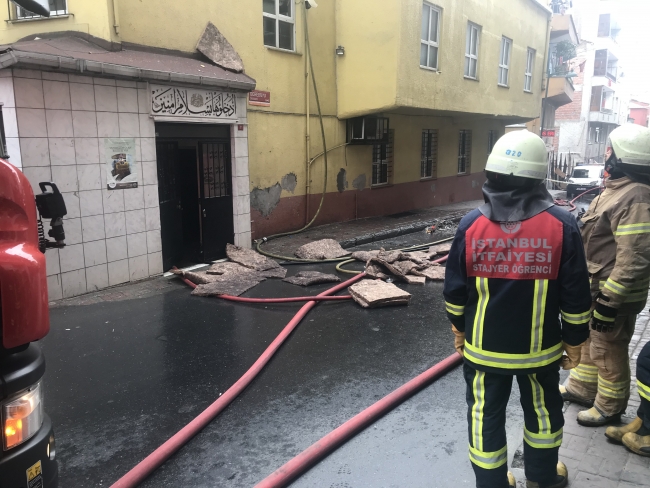 Şişli'de cami çatısında yangın