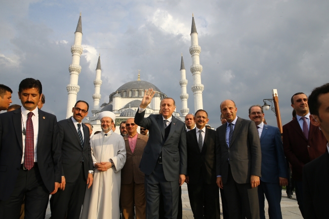 Cumhurbaşkanı Erdoğan, Komando Tugayı'nda iftara katıldı
