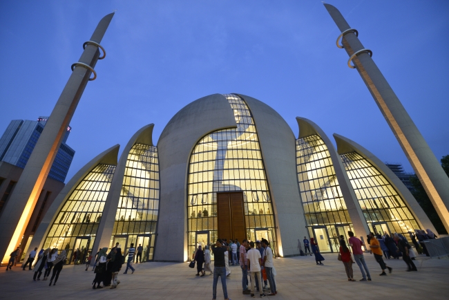 DİTİB Merkez Camii Köln'ün sembolleri arasına girdi