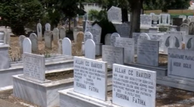 Selanikli Türkler, cenazelerini 200 kilometre uzaklıktaki mezarlığa taşıyor