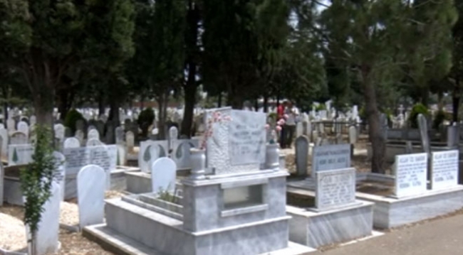 Selanikli Türkler, cenazelerini 200 kilometre uzaklıktaki mezarlığa taşıyor