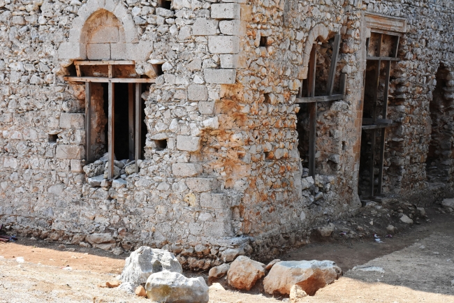 Antik kentteki Yelli Camii ayağa kaldırılacak