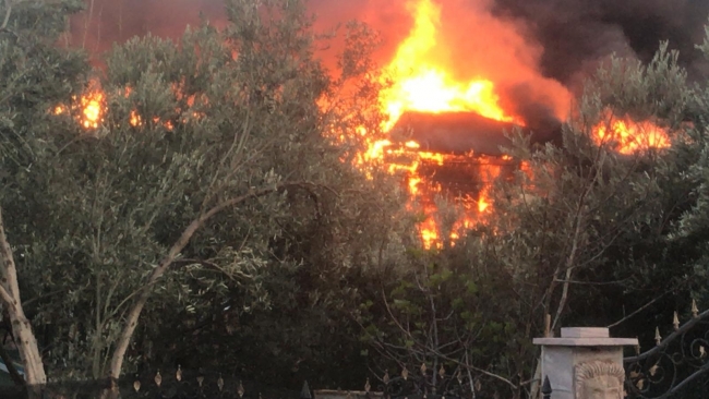 Çanakkale Assos'ta otel yangını