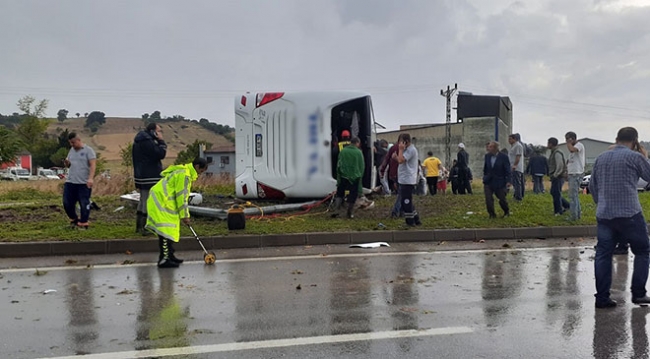 Çanakkale'de yolcu otobüsü devrildi: 1 ölü, 28 yaralı
