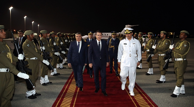 Milli Savunma Bakanı Canikli, Katar'da temaslarda bulunuyor