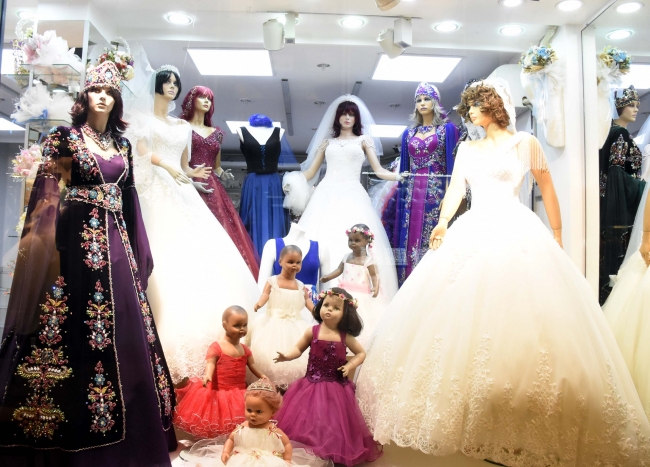 "Düğün Çarşısı" evlenecek çiftlerin uğrak noktası