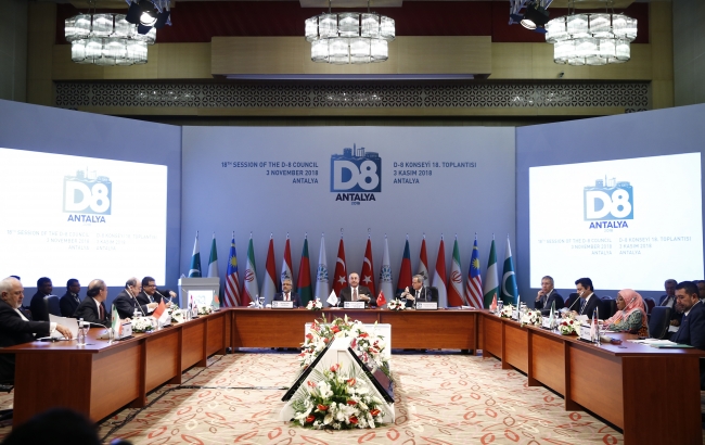 Bakan Çavuşoğlu: Ticaret savaşlarına yerli ve milli parayla cevap verebiliriz