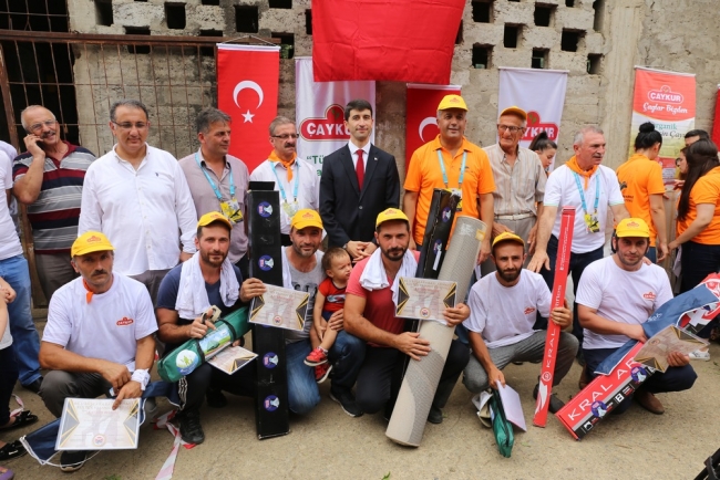 En hızlı çay toplamak için yarıştılar