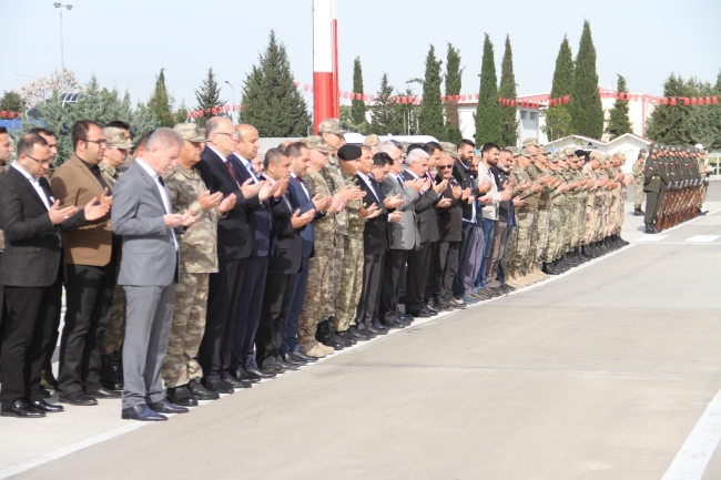 Şehit yüzbaşı Özdemir için Gaziantep'te tören
