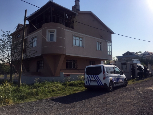 Lüks bir villada 300 kök esrar ele geçirildi