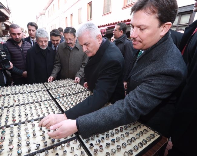 Başbakan Binali Yıldırım, DEAŞ'tan temizlenen el-Bab'a kargo gönderdi