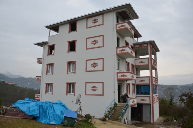 Dere kenarına kurduğu sistemle evinin elektrik ihtiyacını karşılıyor