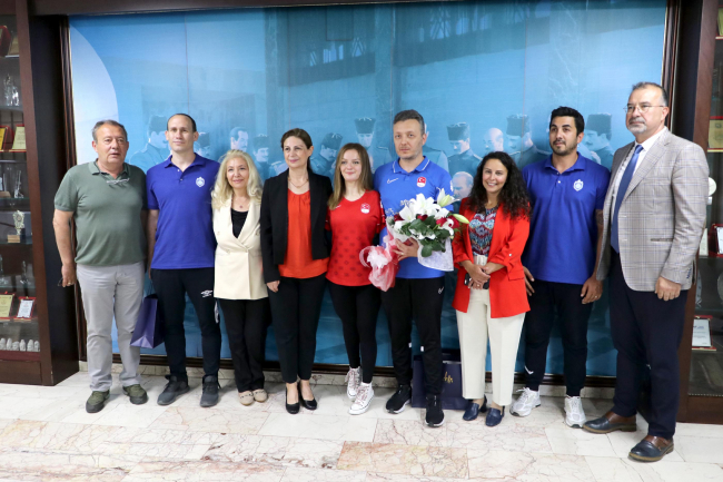 Dünya şampiyonu Sümeyye Boyacı'ya Eskişehir'de coşkulu karşılama