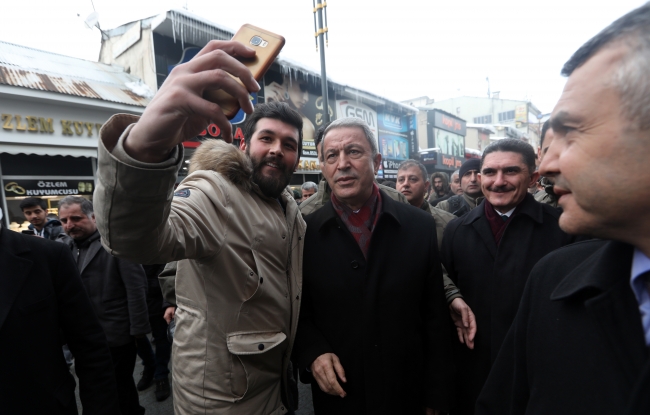 Bakan Akar: Münbiç ve Fırat’ın doğusunda zamanı gelince gereği yapılacak