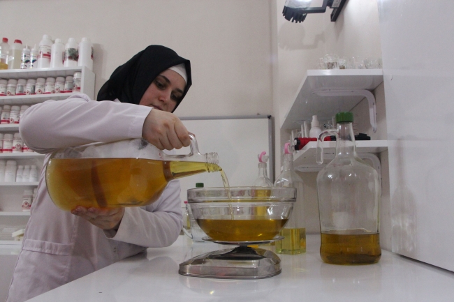 Evinde ürettiği 80 çeşit sabunu dünyaya pazarlıyor