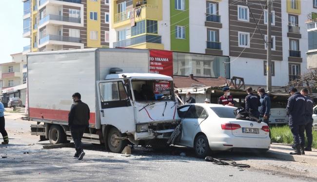 Tekirdağ'da freni boşan kamyonet 5 araca çarptı: 2 yaralı