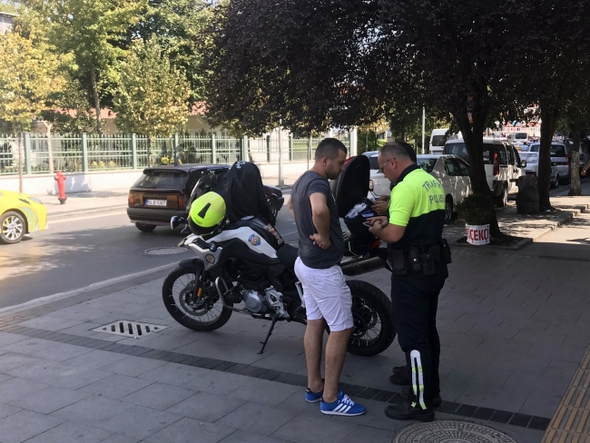 Kırmızı ışıkta geçen yayalara 2 bin 160 TL para cezası