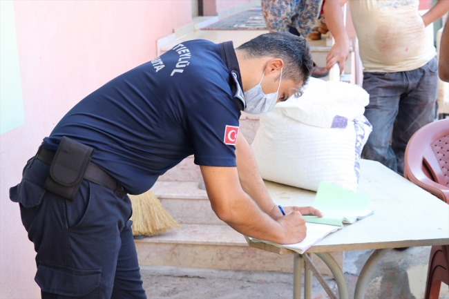 Domatesleri ayaklarıyla ezen kişinin çalıştığı firmanın faaliyetleri durduruldu