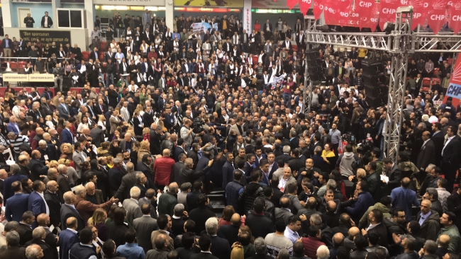 CHP'nin İzmir ve Aydın kongrelerinde kavga çıktı