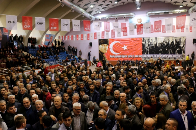 CHP'nin İzmir ve Aydın kongrelerinde kavga çıktı