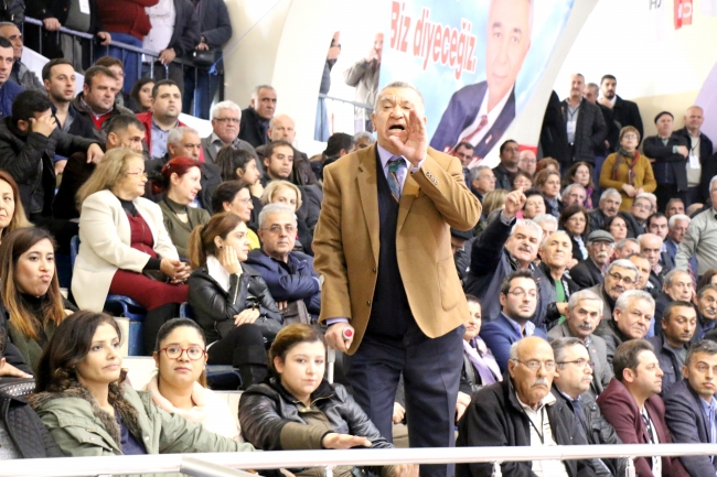 CHP'nin İzmir ve Aydın kongrelerinde kavga çıktı