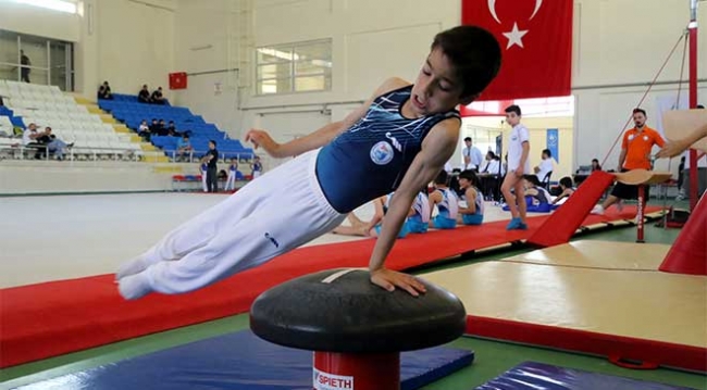 Cimnastik sporu gün geçtikçe gelişiyor