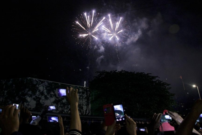 Dünya 2018'i coşkuyla karşıladı