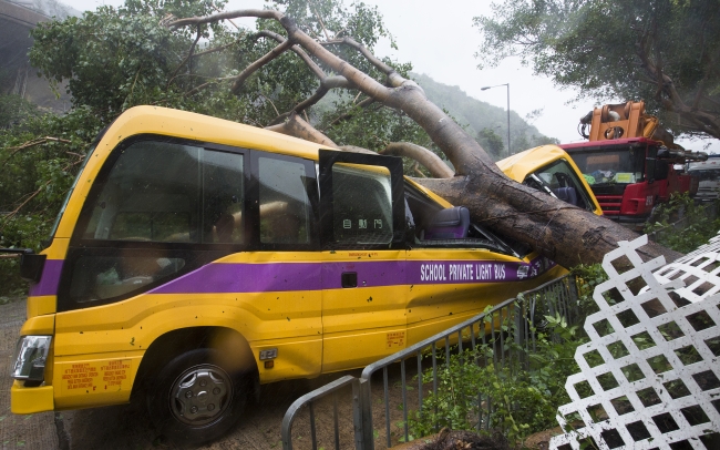 Çin'i süper tayfun "Mangkhut" vurdu: 4 ölü, 200 yaralı