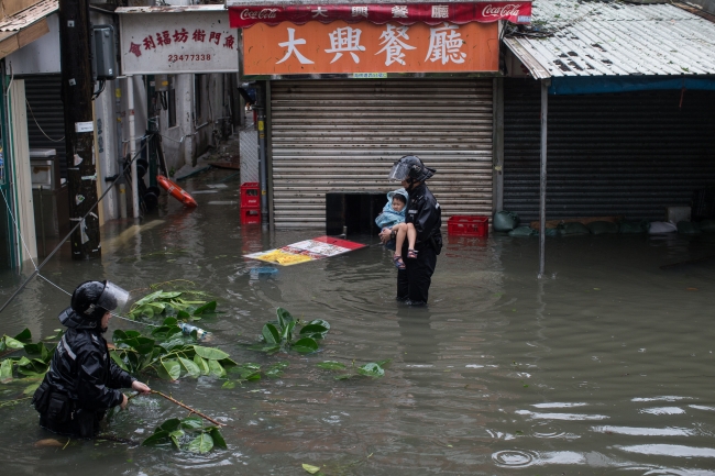 Çin'i süper tayfun "Mangkhut" vurdu: 4 ölü, 200 yaralı