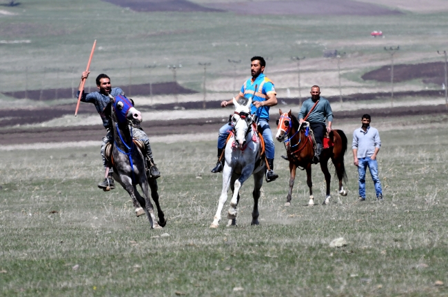 Turistlerden cirit müsabakalarına yoğun ilgi