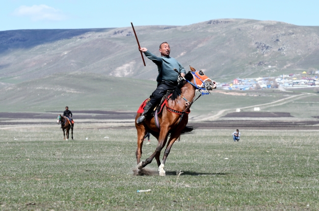 Turistlerden cirit müsabakalarına yoğun ilgi