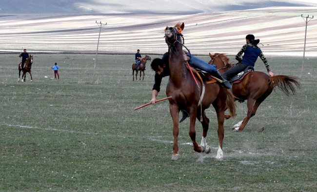 Turistlerden cirit müsabakalarına yoğun ilgi