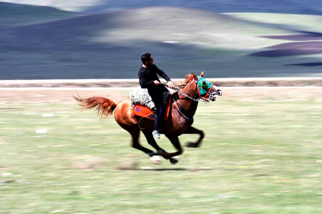 Turistlerden cirit müsabakalarına yoğun ilgi