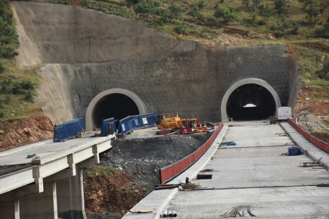 Terörün geciktirdiği Şırnak-Cizre karayolunda sona doğru