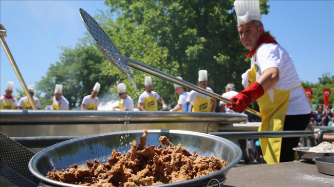 Edirne'de 2 tonluk dev ciğer tavasıyla rekor denemesi