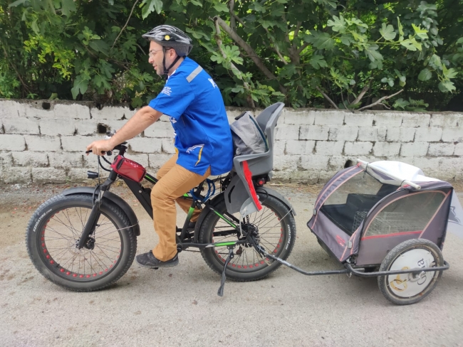 Çocuk römorkunu hayvan ambulansı yaptı