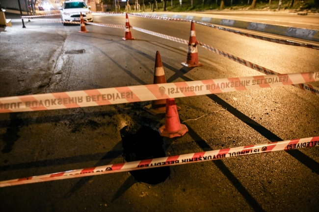 Esenyurt'ta yolda çöküntü oluştu
