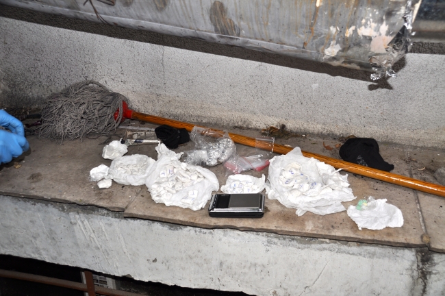 Çorap içerisinde uyuşturucu satışında 10 gözaltı