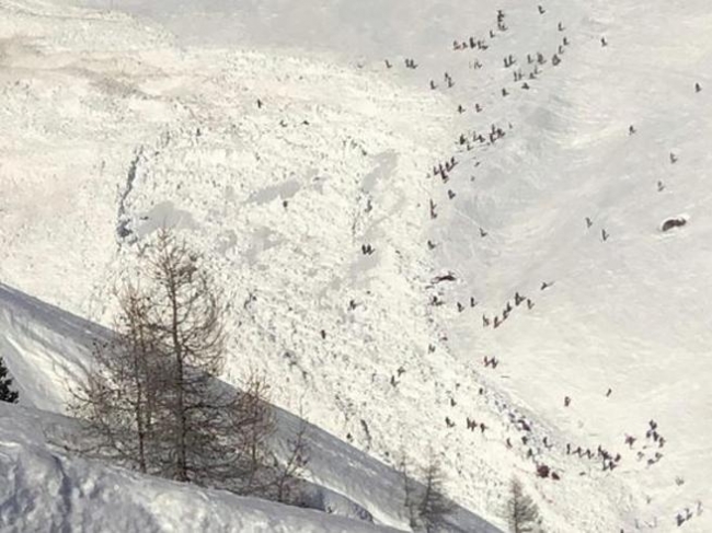 İsviçre'de kayak merkezinde çığ felaketi