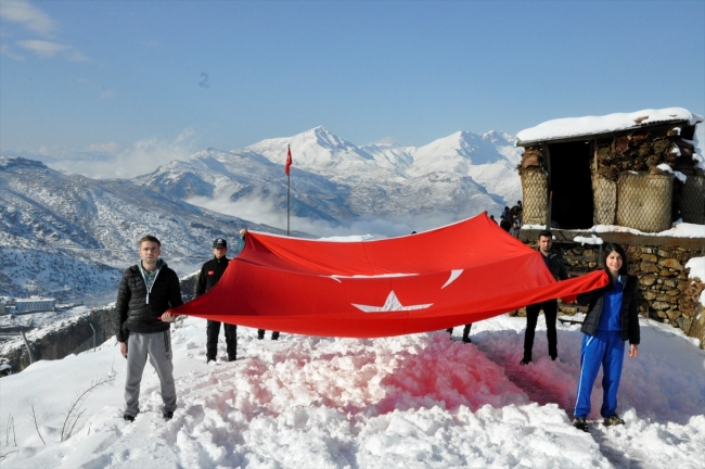 Terörden temizlenen Çukurca'da doğa yürüyüşü