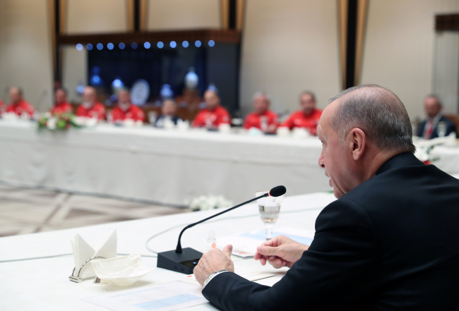 Cumhurbaşkanı Erdoğan şampiyonlarla buluştu