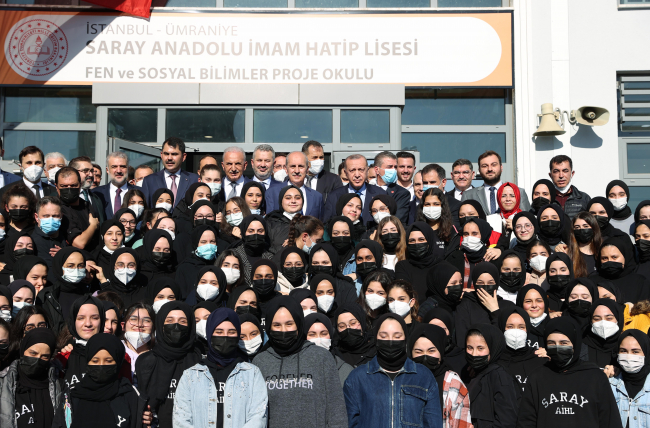 Cumhurbaşkanı Erdoğan'dan lise ziyareti