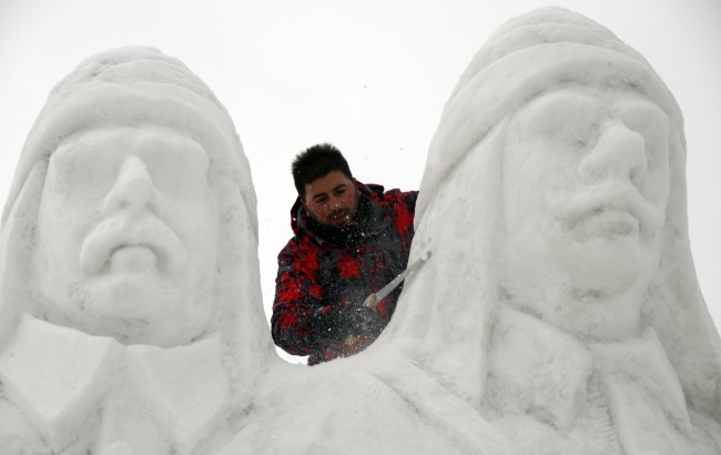 Sarıkamış şehitleri anısına yapılan kardan heykeller tamamlandı