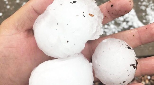 ABD'de ceviz büyüklüğünde dolu yağdı: 14 yaralı