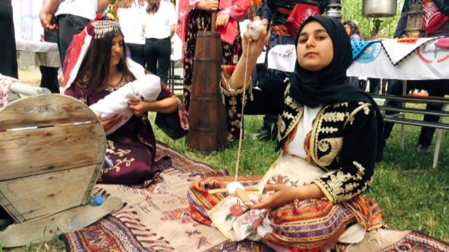 Aydın'da türküler ve manilerle kuşakları bir araya getiren etkinlik