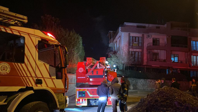 İki binanın çatısı alevler içinde kaldı