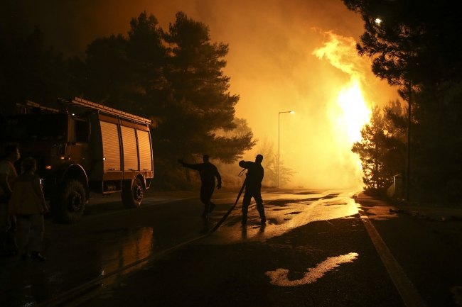 Yunanistan tarihindeki en ölümcül yangın felaketinde ölü sayısı artıyor