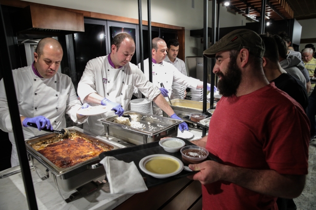 ABD'de Müslümanlar ilk iftarda bir araya geldi