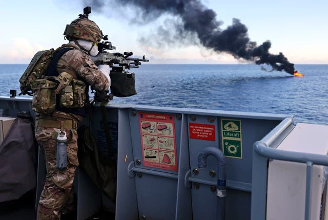 İngiliz Donanması, Karayip sularındaki bir teknede 400 kilogram kokain ele geçirdi