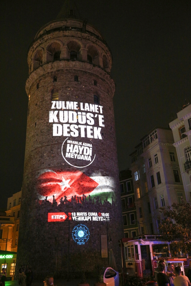 "Kudüs" mitinginin afişi Galata Kulesi'ne yansıtıldı